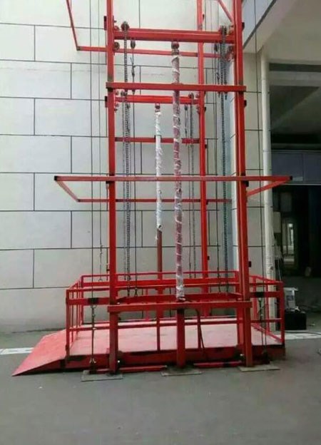 固定(ding)導軌式升降機(jī)案例